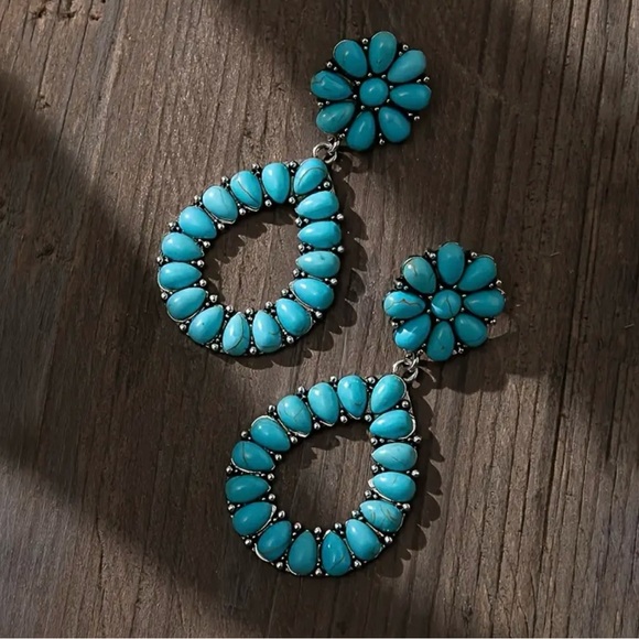 Boho Chic Turquoise Drop Pierced Earrings Vintage Floral Design - Picture 6 of 6